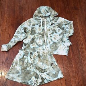 Nike Women Zip Hoodie  And Shorts Green and Cream Tie-Dye Womens